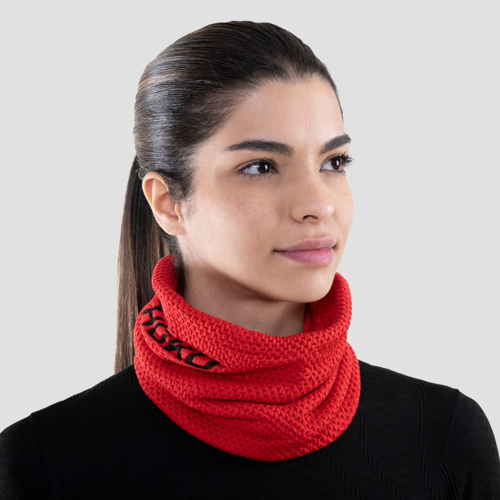 Braga térmica de cuello para mujer. Nombre del producto Kame. Color rojo. Foto  frontal