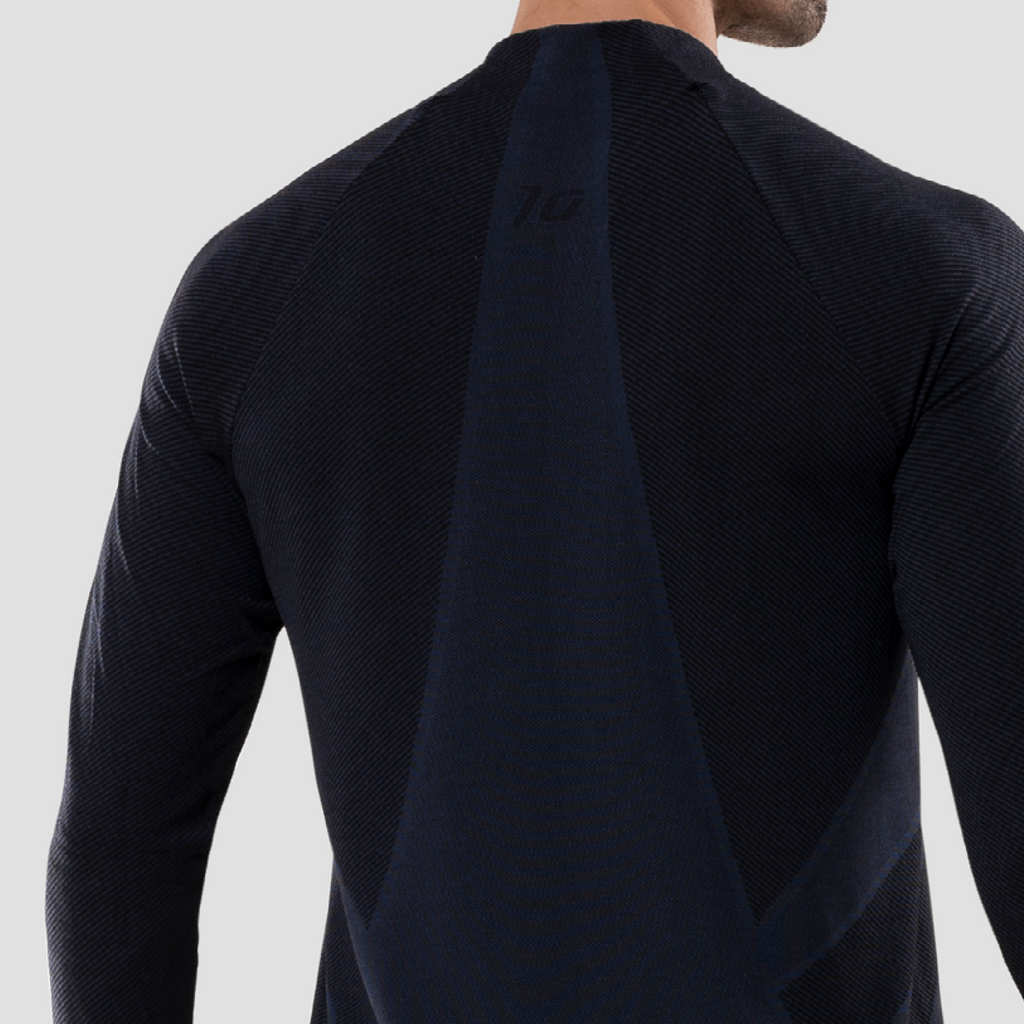 Camiseta térmica ultraligera de manga larga para hombre. Nombre del producto Bunkai. Color navy. Foto detalle espalda