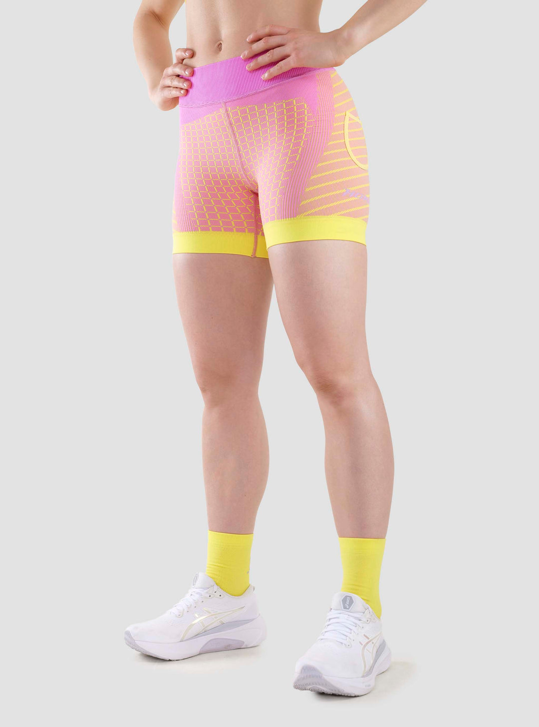 NAOMI COLORFUL