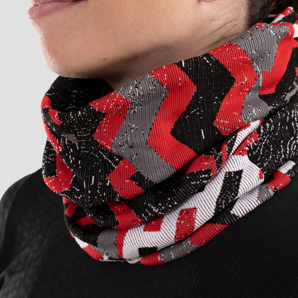 Braga térmica de cuello para mujer. Nombre del producto Raisu. Color negro. Foto detalle