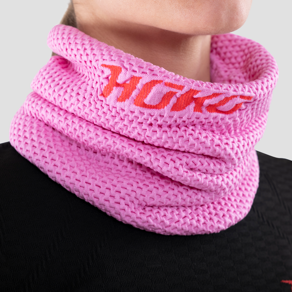 Braga térmica de cuello para mujer. Nombre del producto Kame. Color rosa. Foto detalle