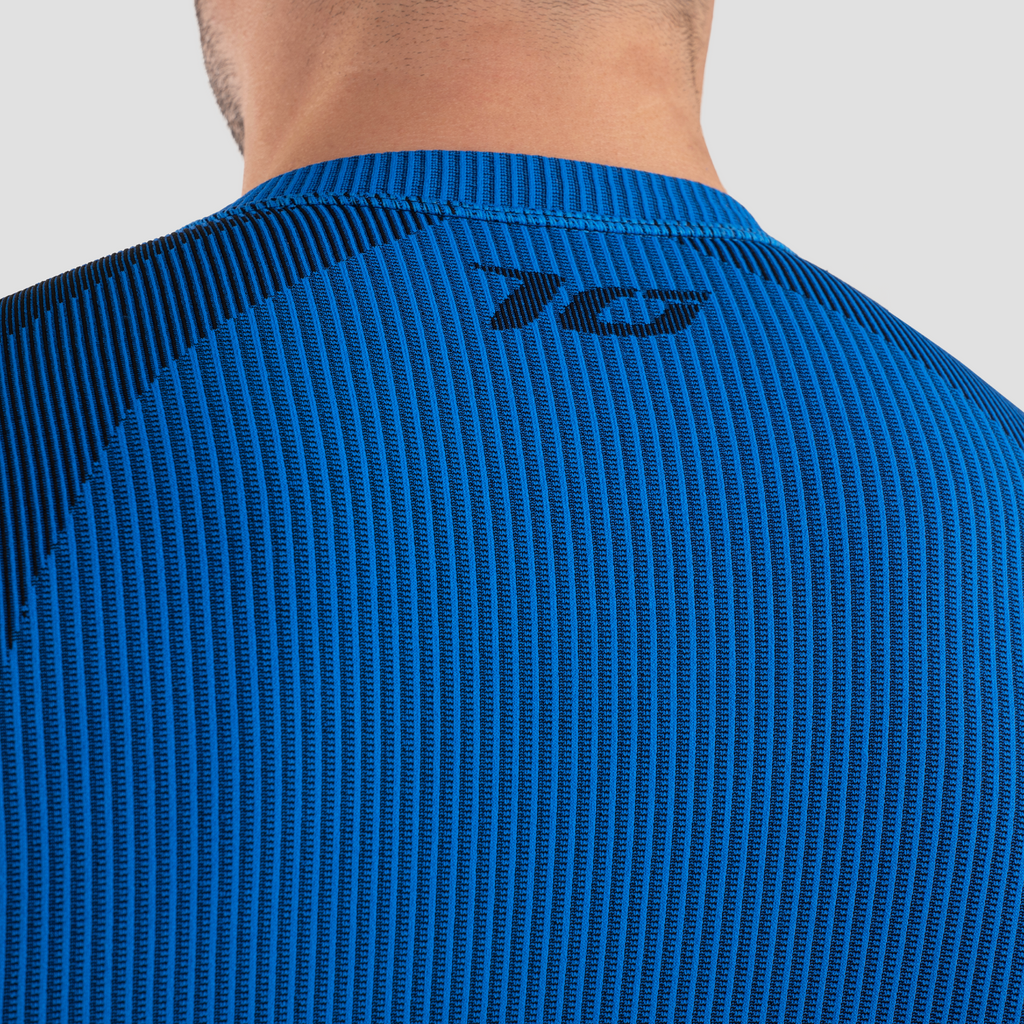 Camiseta térmica de manga larga para hombre. Nombre del producto Botan. Color azul. Foto detalle espalda