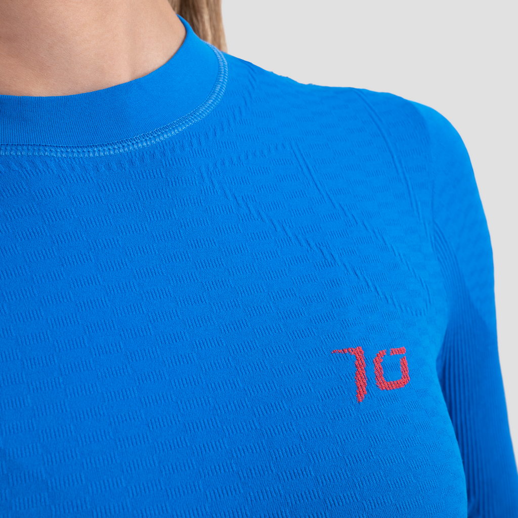 Camiseta térmica de manga larga para mujer color azul. Nombre del producto Geisha. Foto detalle frontal.