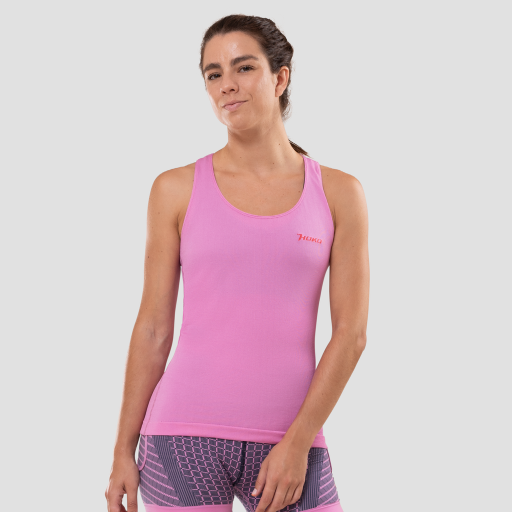 Camiseta sin mangas transpirable para mujer color rosa. Nombre del modelo Suika. Foto frontal