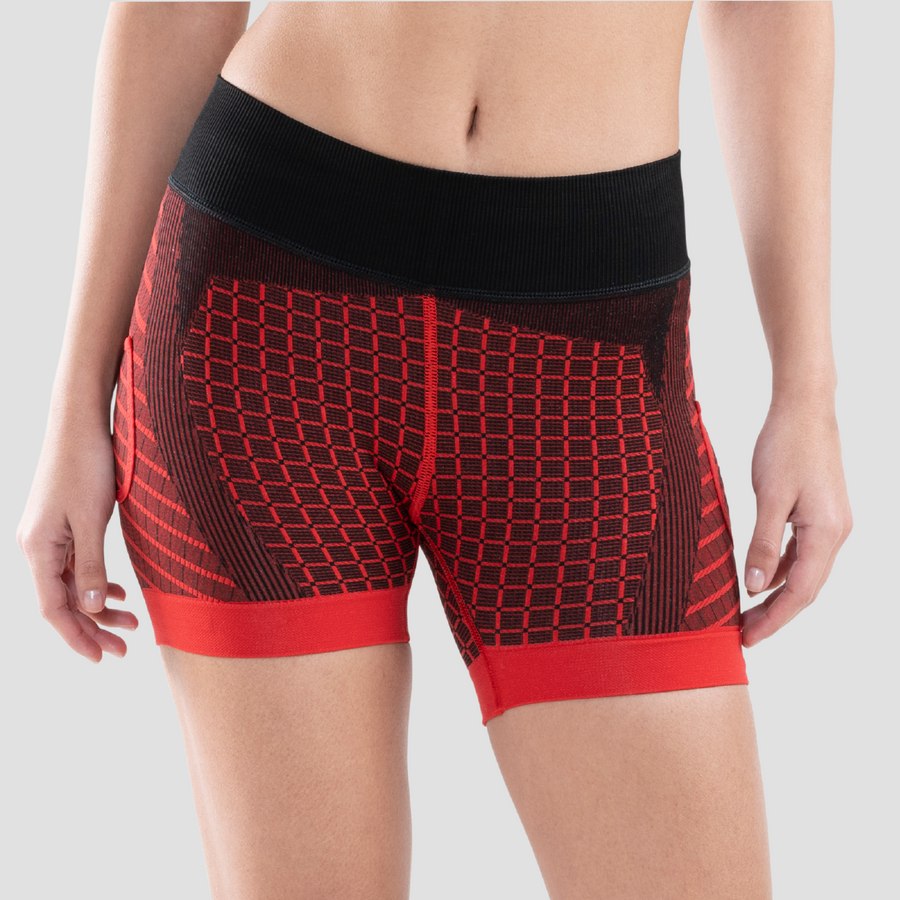 Malla corta compresiva para mujer. Nombre del producto Naomi. Color rojo. Foto frontal