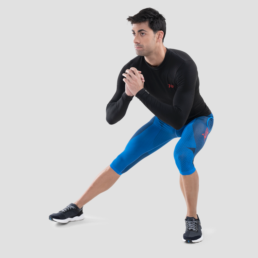 Malla pirata compresiva para hombre. Nombre del producto Sayonara. Color azul. Foto look acción