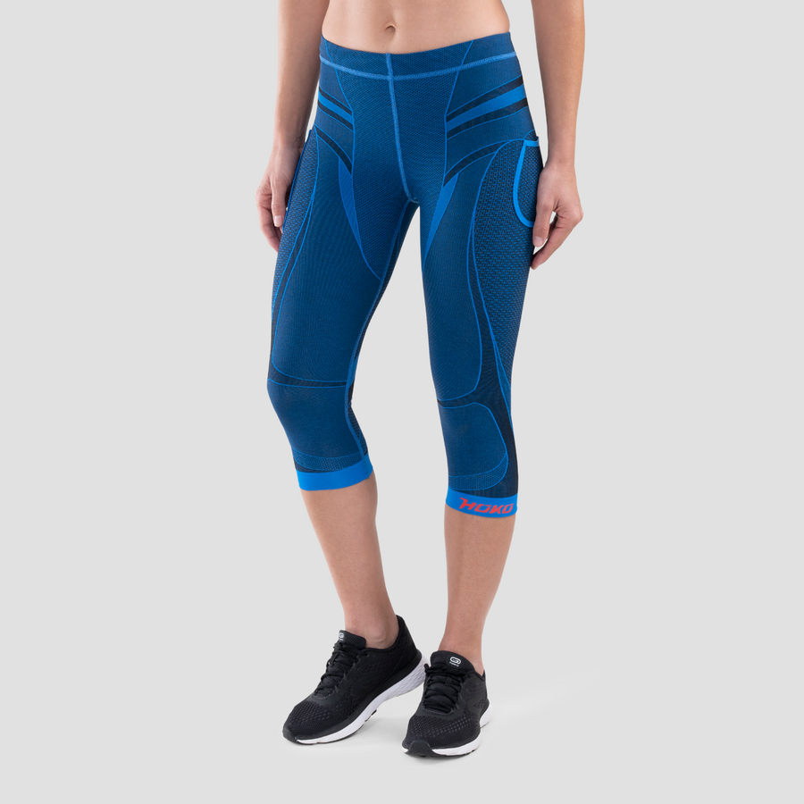 Malla pirata compresiva de trail para mujer. Nombre del producto Rika. Color azul. Foto frontal.