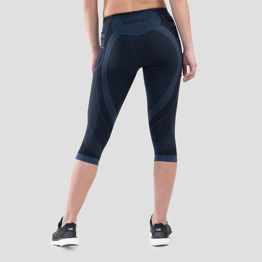 Malla pirata compresiva de trail para mujer. Nombre del producto Rika. Color navy. Foto trasero